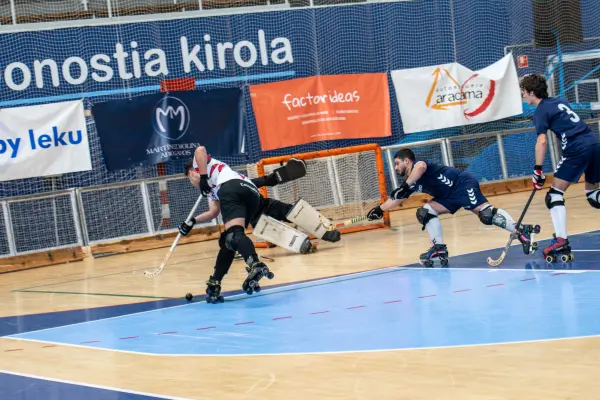 Fotos del partido C.D. MUNDAIZ - UNIV. DEUSTO LOIOLA INDAUTXU [123]